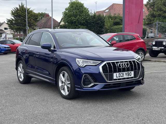 Audi Q3 1.5 S Line 35 Tfsi Mhev S- Hatchback Petrol Blue