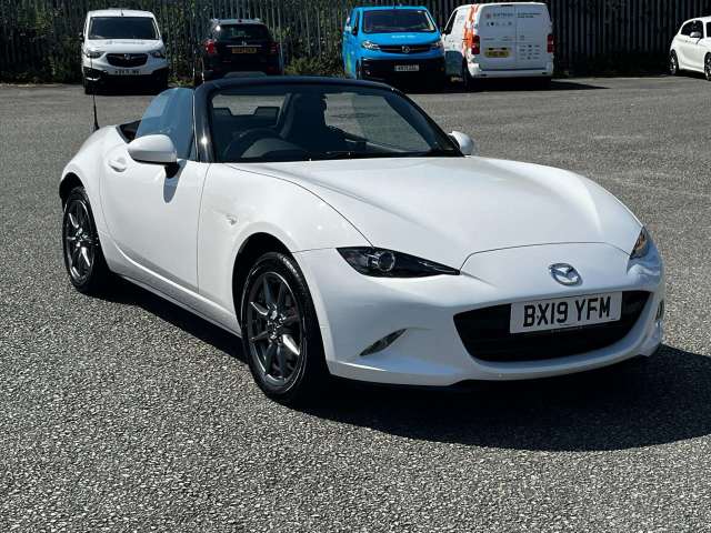 Mazda MX-5 1.5 Se + Petrol White
