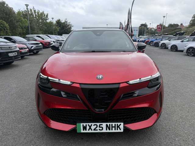 2025 Alfa Romeo Junior Elettrica Veloce